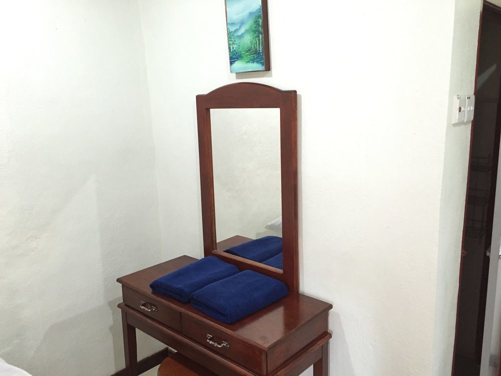 Bohok Guesthouse Pantai Cenang (Langkawi) Dış mekan fotoğraf